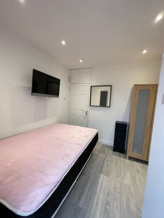 Kenilworth Drive, Borehamwood photo 3