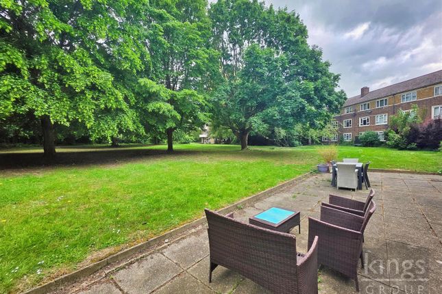 125, Great Plumtree, Harlow photo 4