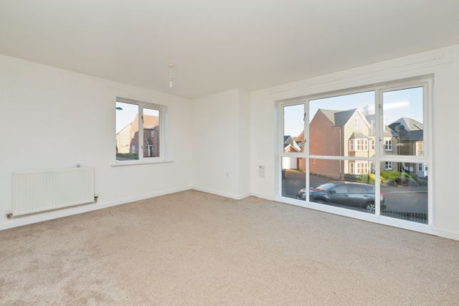 8, Reg Partridge Close, Northampton photo 4