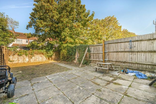 Runnymede Crescent, London photo 4