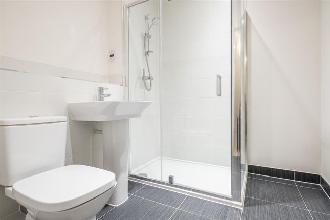 Town house for sale in Autumn Way, West Drayton