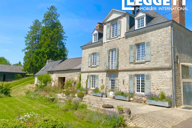 Villa for sale in Crennes-Sur-Fraubée, Mayenne, Pays De La Loire