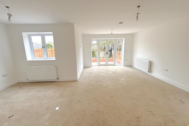 NEW BUILD, 32A, Princes Avenue, SHEERNESS photo 4