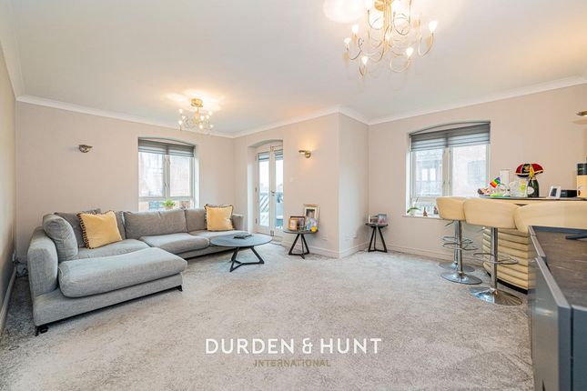 20 Boleyn Court, Buckhurst Hill photo 2