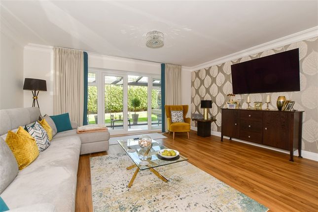 Westhill Close, Burgess Hill photo 2