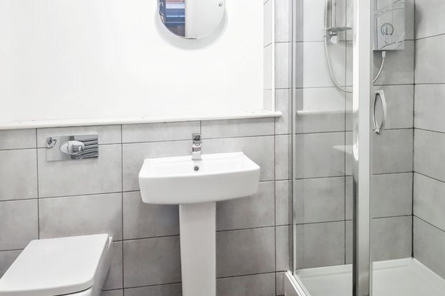 Flat 303, Victoria House, 12, Skinner Lane, West Yorkshire photo 5