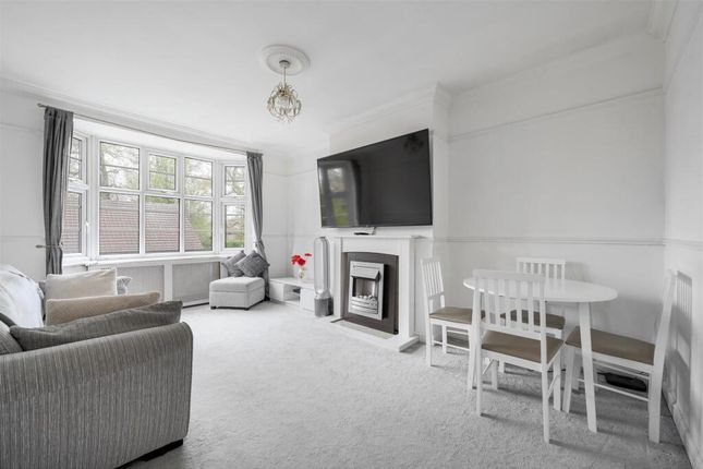 Flat 48, Seymour Court, Whitehall Road, London photo 3