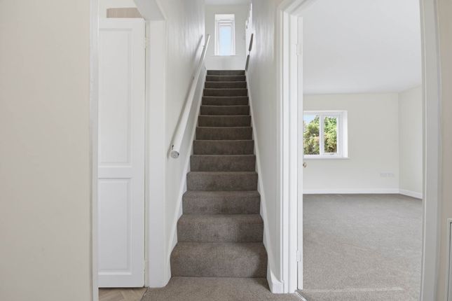 12, Blands Avenue, Castleford photo 4