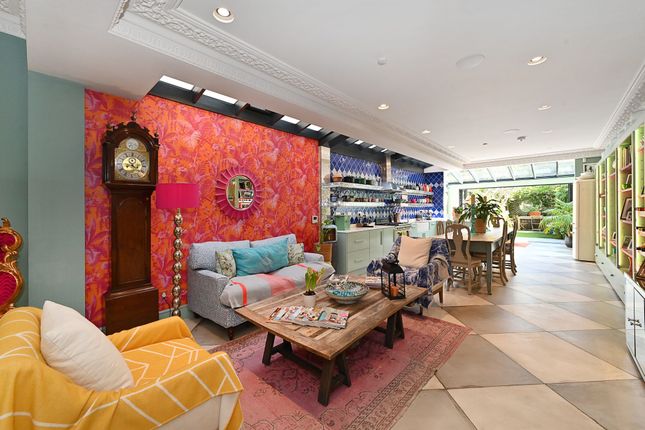 19 Balliol Road, London photo 3