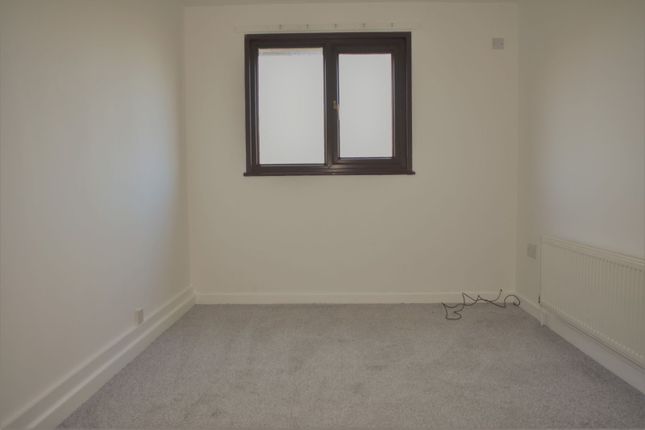 178, Downs Barn Boulevard, Milton Keynes photo 4