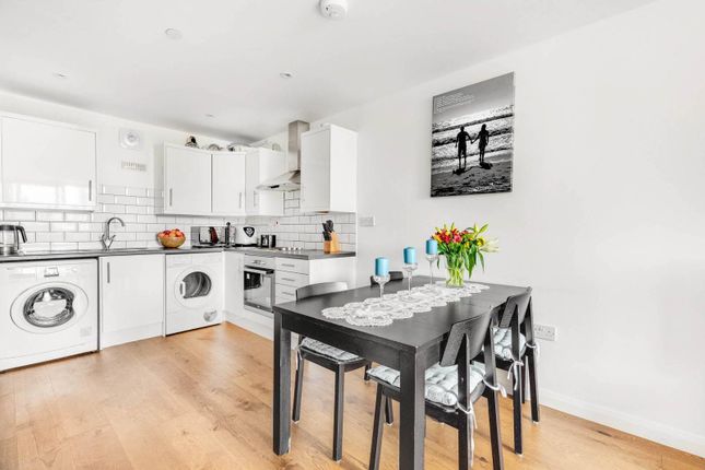 Flat for sale in Grenfell Road, Tooting, Mitcham
