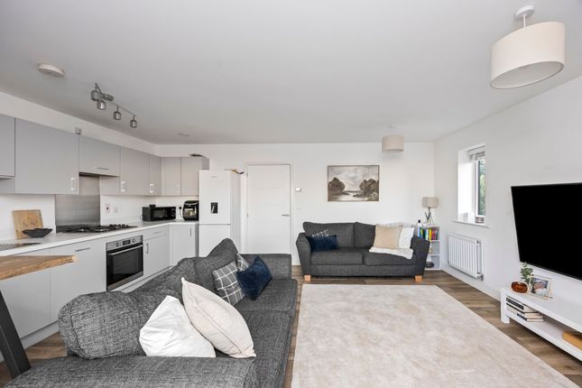 Flat 3 Corfe House, Thornton Side, Redhill photo 4
