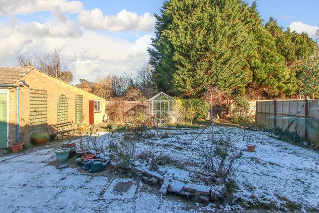 63, Grove Park, Tring photo 3
