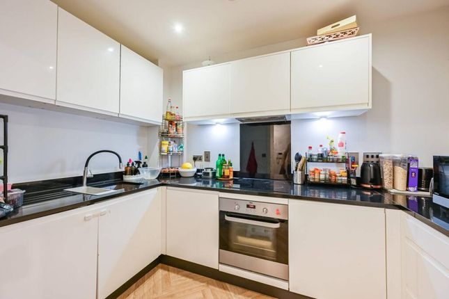 15, 53, Clarence Avenue, Gants Hill photo 4
