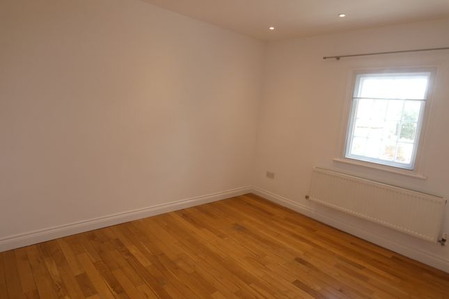 48A, High Street, Buntingford photo 4