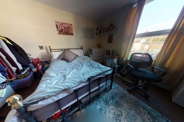 Burley Lodge Road Hyde Park, Leeds photo 4
