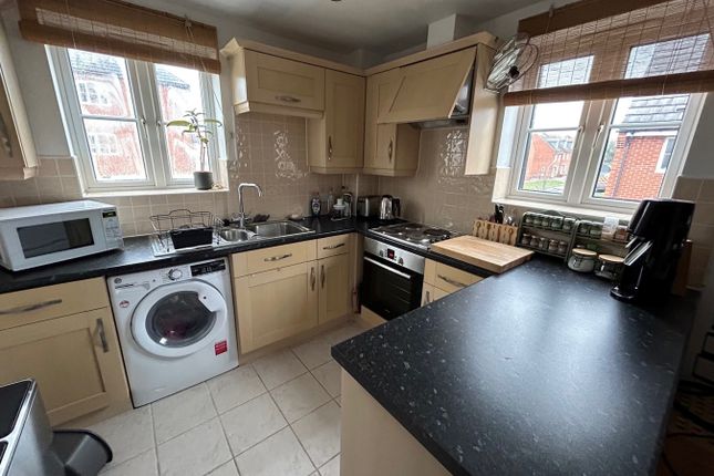Flat for sale in The Pollards, Bourne