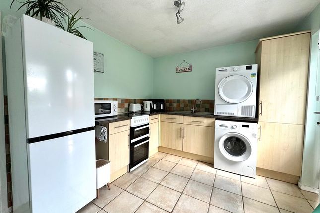 4, Rochester Close, Nuneaton photo 2