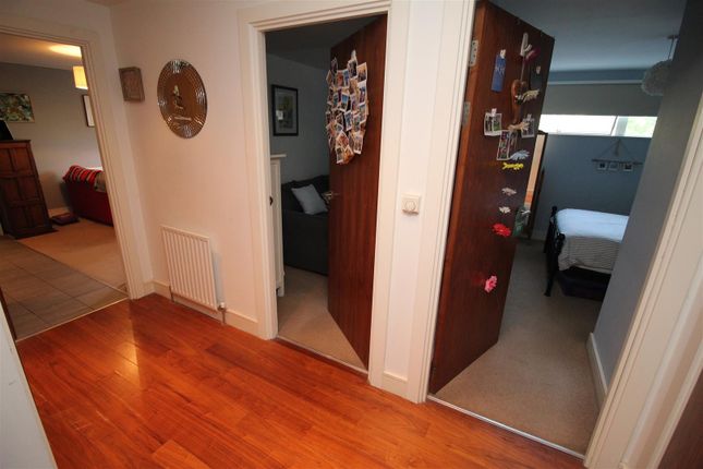Flat 314, Orchard Plaza, High Street, Poole photo 4