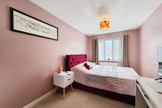 16 King George Crescent, Wembley photo 3
