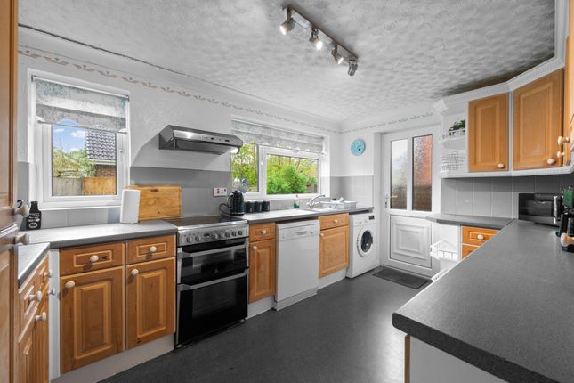 9 Shropshire Close, Warrington photo 4