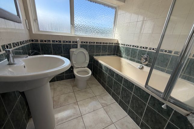 31, Abercorn Crescent, Harrow photo 2