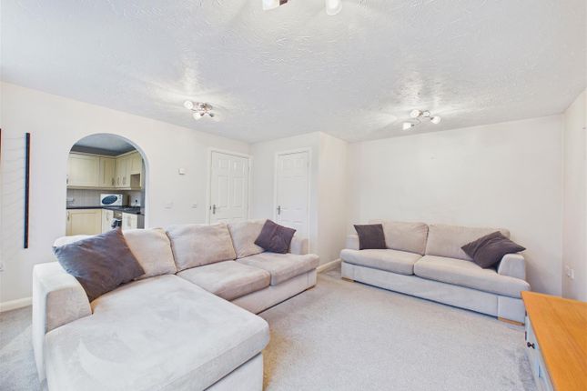 22, Willow Drive, Brough photo 2