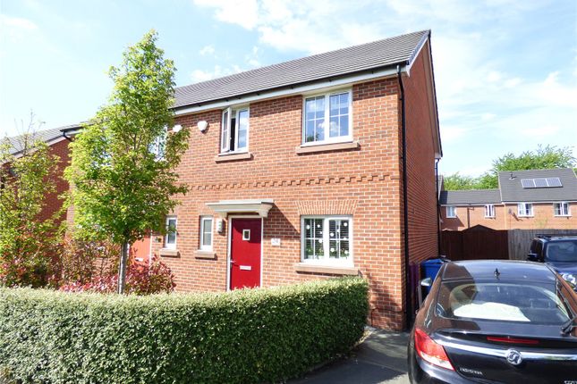 Semi-detached house to rent in Oak Close, Chadderton, Oldham, Greater Manchester