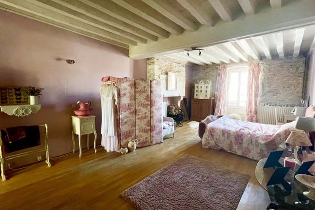 Town house for sale in Chasseneuil-Sur-Bonnieure, Charente, France - 16260