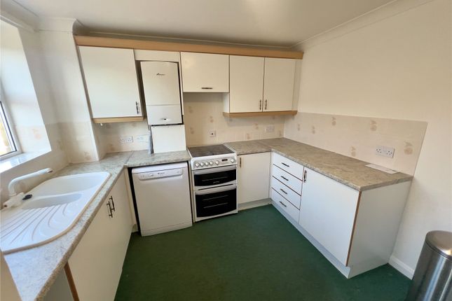 Flat for sale in Seaview Heights, Walton On The Naze, Essex