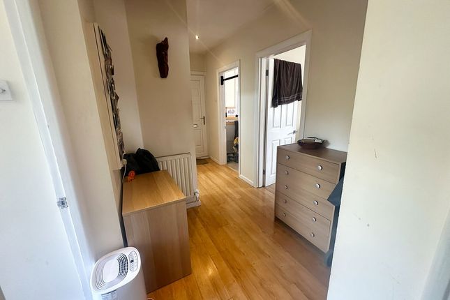 17, Kingsbridge Road, Romford photo 3