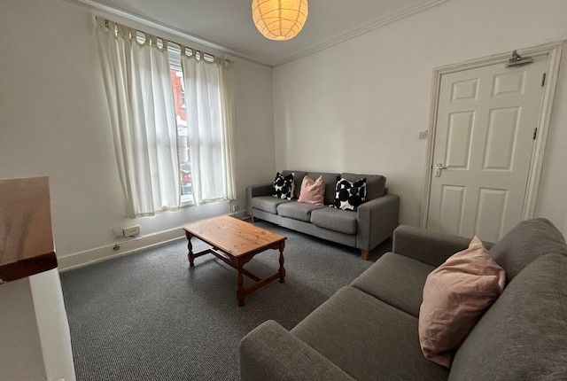 5-bed terraced on 37, Springfield Road, Exeter, £867/mo