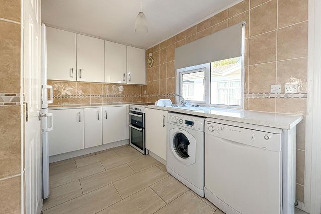 10 Climping Park, Bognor Road, Littlehampton photo 4