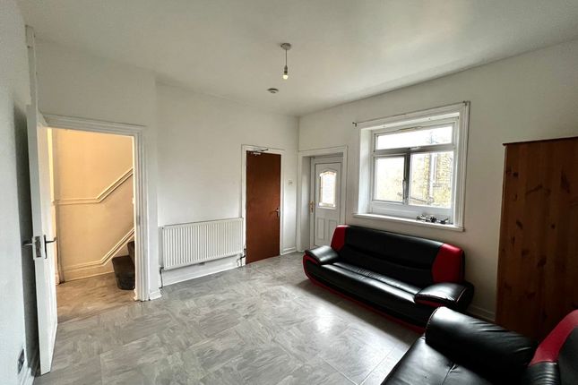 Cobcroft Road, Huddersfield photo 3