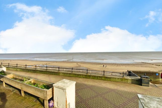 Beach View, Beach View, The Promenade, Withernsea photo 2