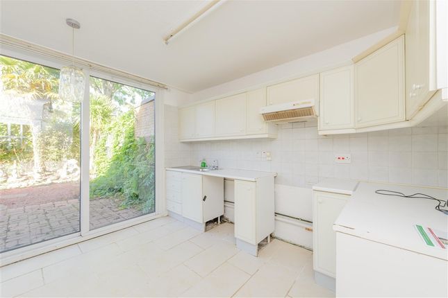 Knights Croft New Ash Green, Longfield photo 2