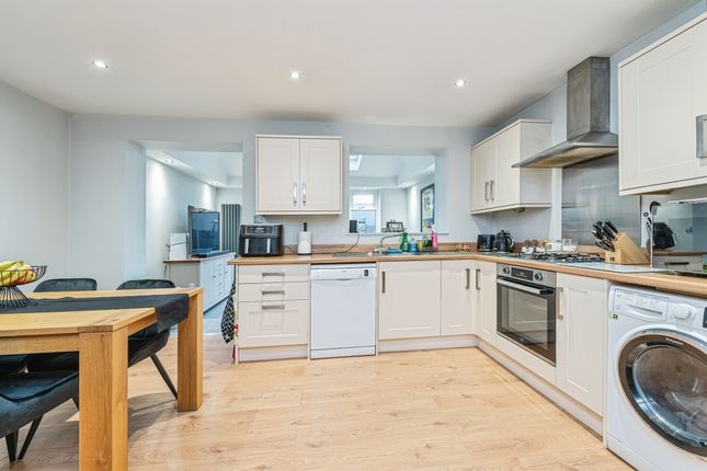 2, Edge Arpers Croft, DEWSBURY photo 2