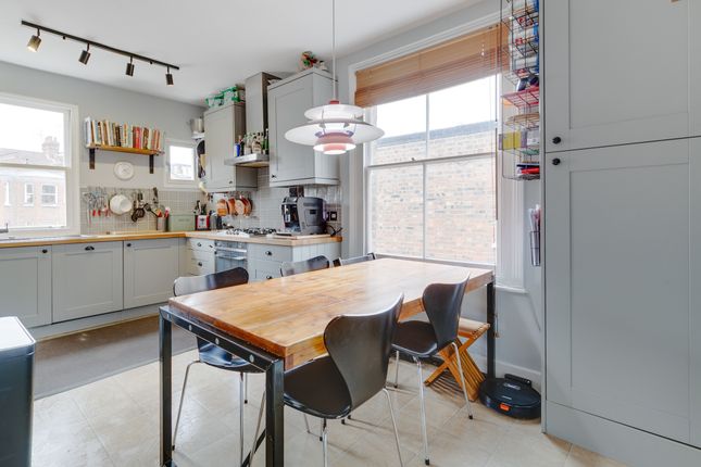 Flat for sale in Nightingale Lane, London