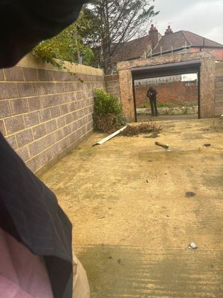 Studio parking on Perry Hill, London, £65,000
