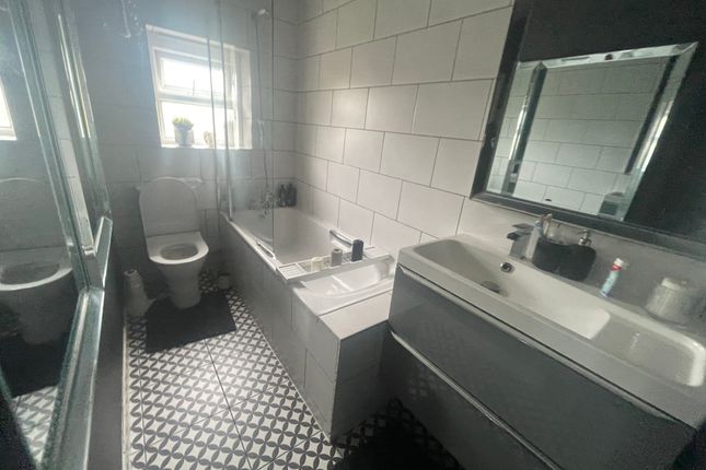 24, Walker Street, Ti[pton photo 4
