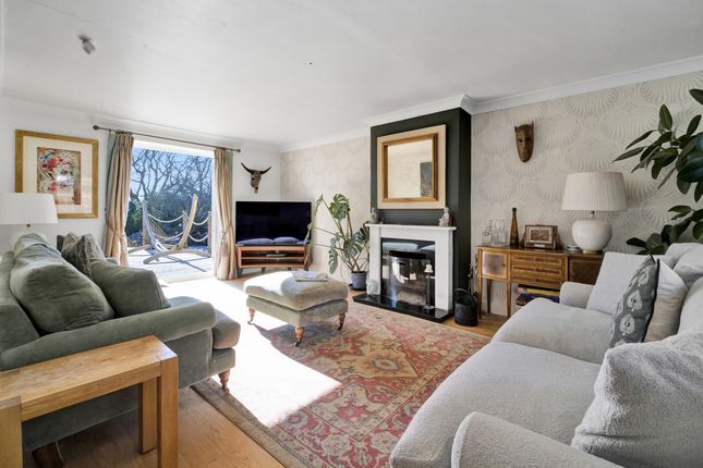 Stivichal, The Close, Bourne End photo 3