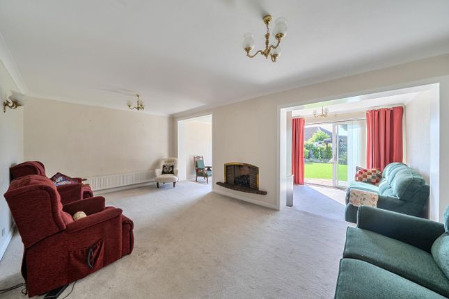 37, Duncan Way, Bushey photo 3