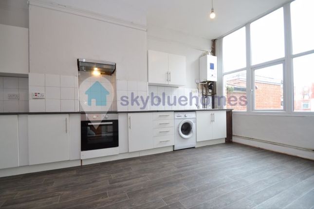 Terraced house to rent in London Road, Leicester