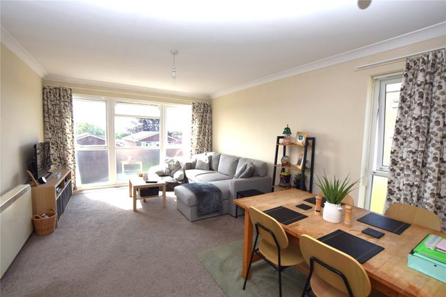 8 Falcon Court,, Gilbert White Way, Hants photo 2