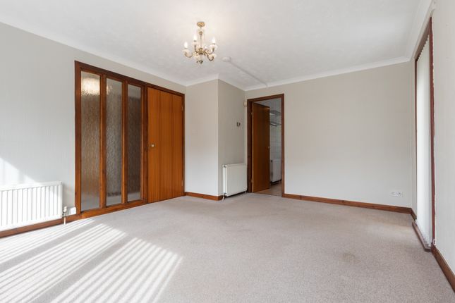 61 Wellmeadow Way, Newton Mearns,, Glasgow photo 5