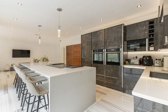64, Valley Road, Hertfordshire photo 2