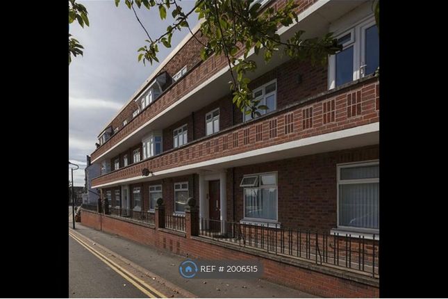 Flat to rent in Parkview Court, Cardiff