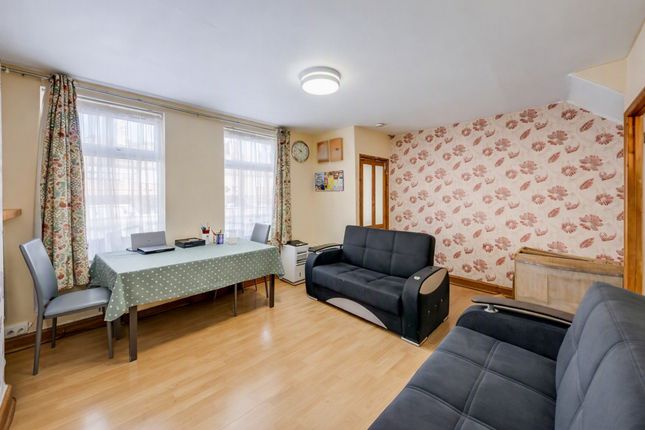 52, Castleton Road, London photo 2