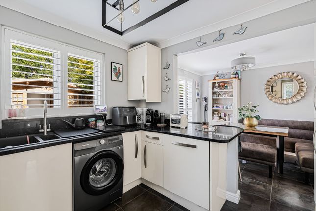 10b, Warwick Road, Holmwood photo 3