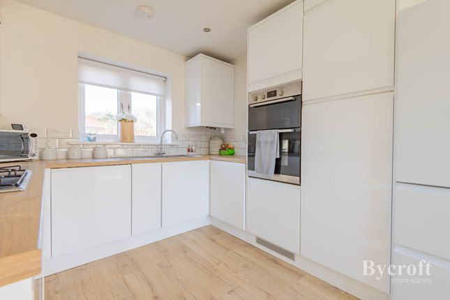 21, Wainscot Drive, Great Yarmouth photo 2
